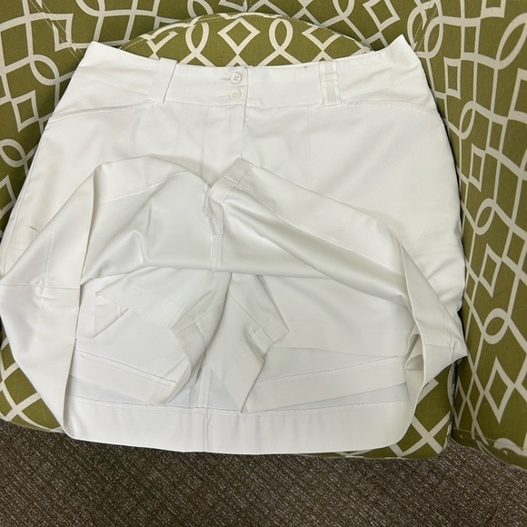 Nike Golf all white skirt skort w/front pockets w/zip & button closure. Sz-8 R12 - Picture 14 of 14